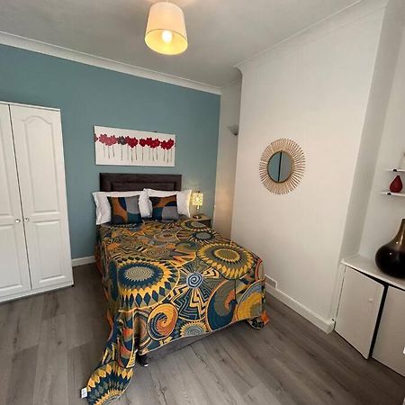 Spacious Homely 3 Bed Property Нюкасъл ъндър Лайм Екстериор снимка