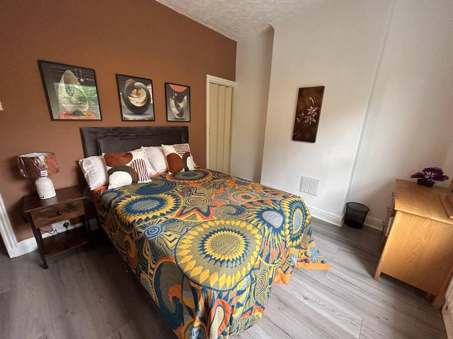 Spacious Homely 3 Bed Property Нюкасъл ъндър Лайм Екстериор снимка